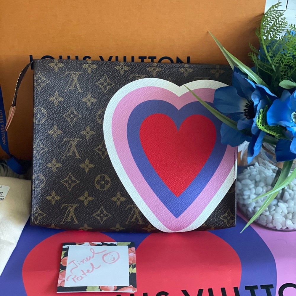Brand new Louis Vuitton GAME ON TOILETRY POUCH 26